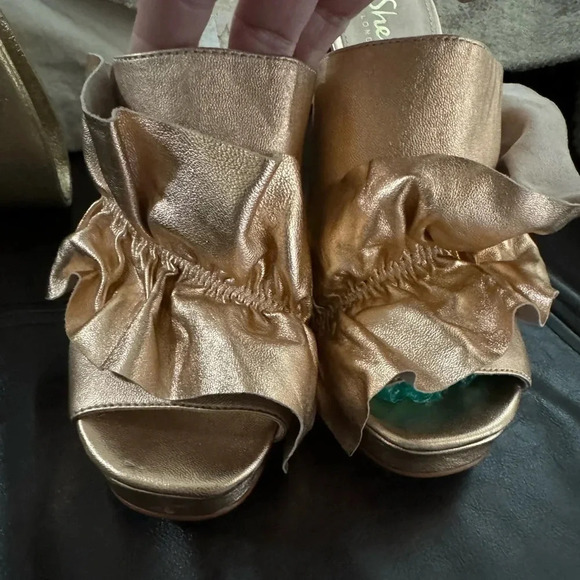 SHELLEYS LONDON DELPHINE RUFFLE CHUNK PLATFORM OPEN TOE ROSE GOLD MULES 7.5 - Picture 14 of 16